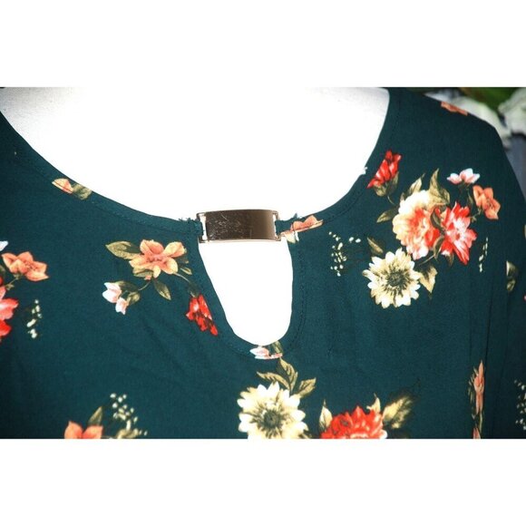 Justify Women's Blouse Size 1X Green Fall Floral 3/4 Roll Tab Sleeve Gold Tone - Picture 3 of 9